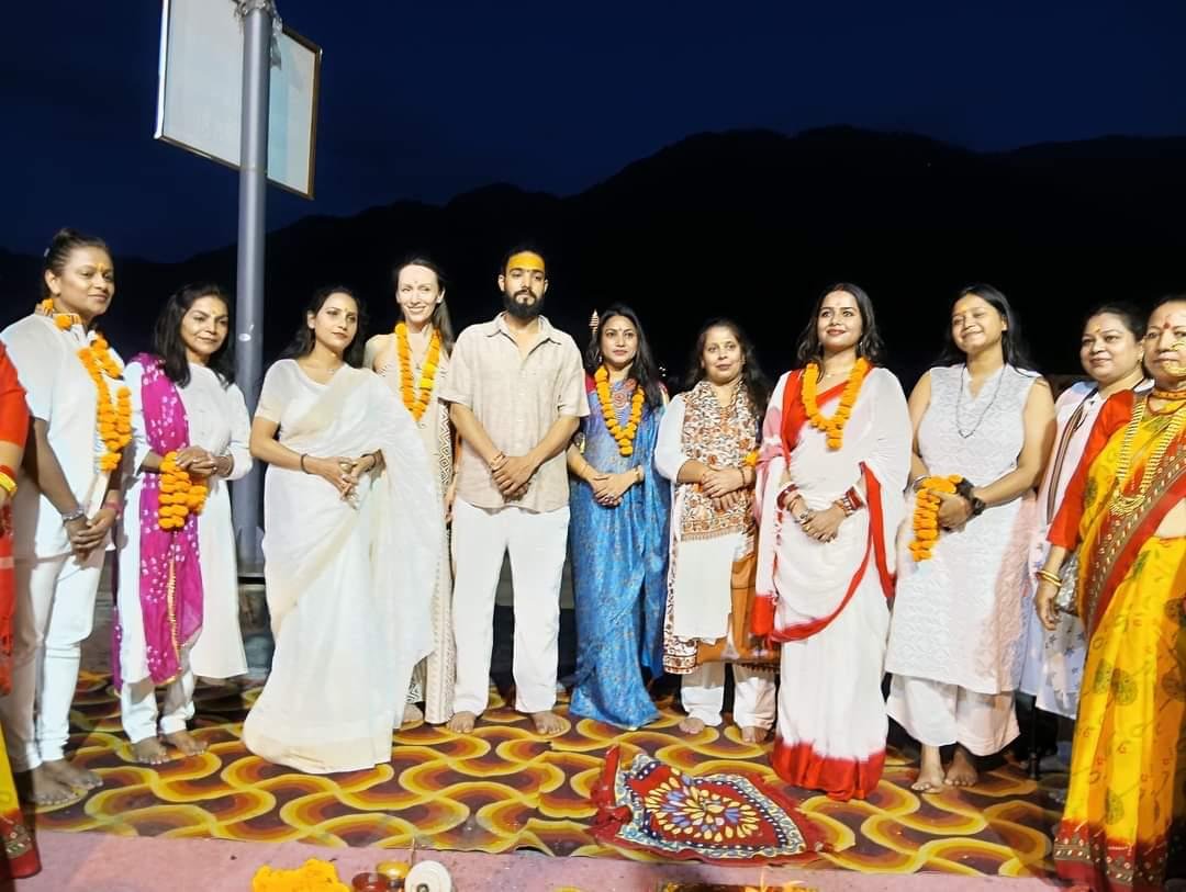 Acharya Shivik Raj with international disciples and seekers in sacred Vedic gathering